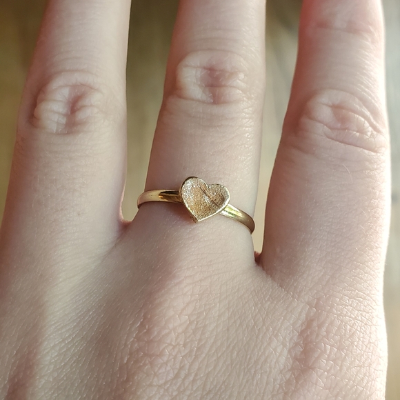 Jewelry - NWOT Tiny Gold Heart Ring size 7